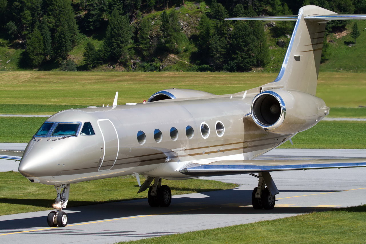 Gulfstream G400 private jet charter'