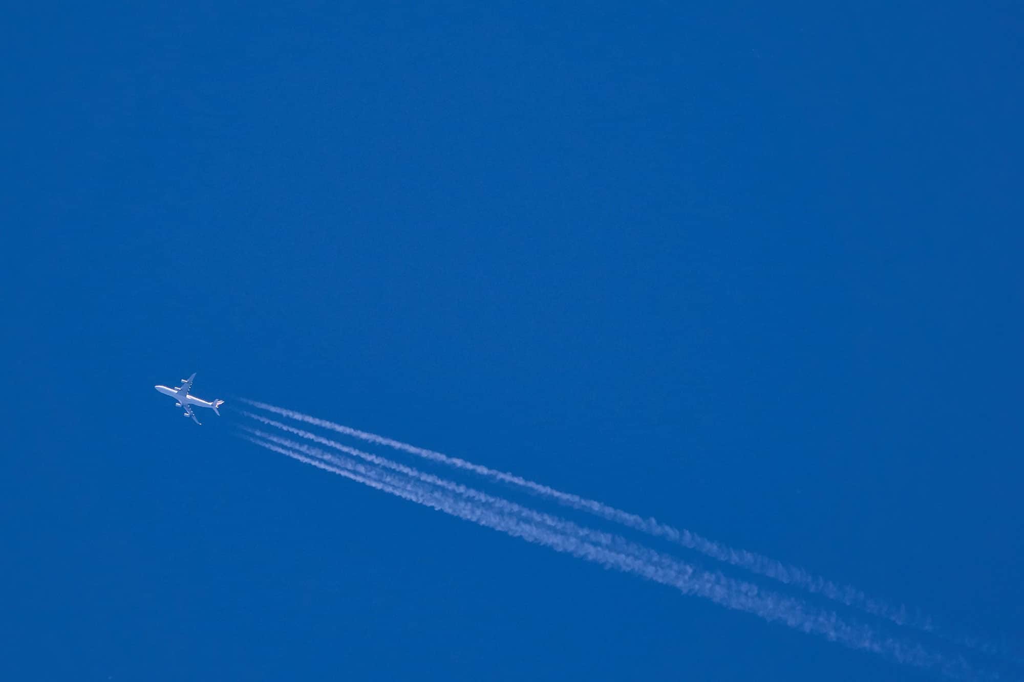 An aircraft leaving contrail